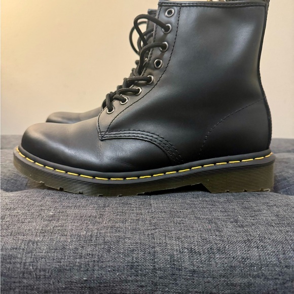 Dr. Martens 1460 Men’s 8 Women’s 9 in Black worn twice - Picture 3 of 3
